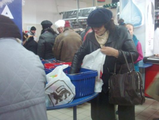 Venită din Medgidia, să fure dintr-un hypermarket la Constanţa